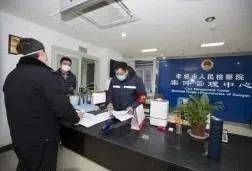 将劣质消毒液卖给区镇两级防疫指挥部,湖北孝感两无业人员被捕